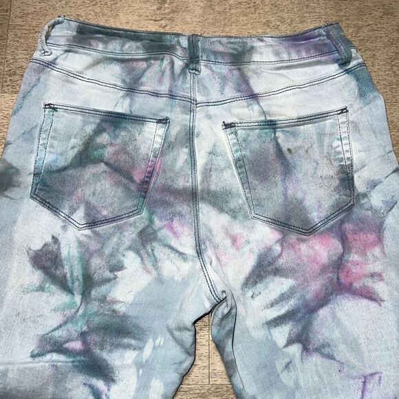 No Boundaries Tie Dyed Upcycled Cuffed Cropped Stretch Jeans Junior’s 9 - Picture 7 of 10